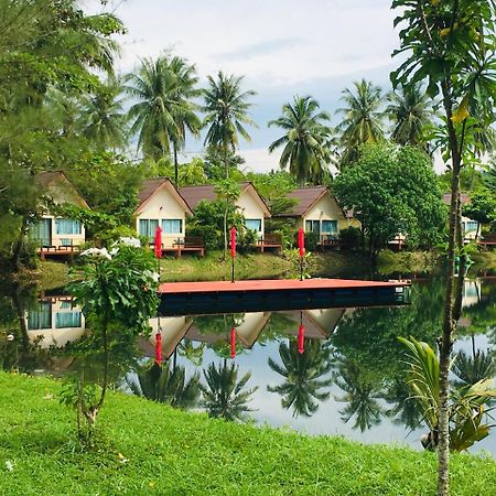 Khao Lak Golden Coconut Hotell Exteriör bild