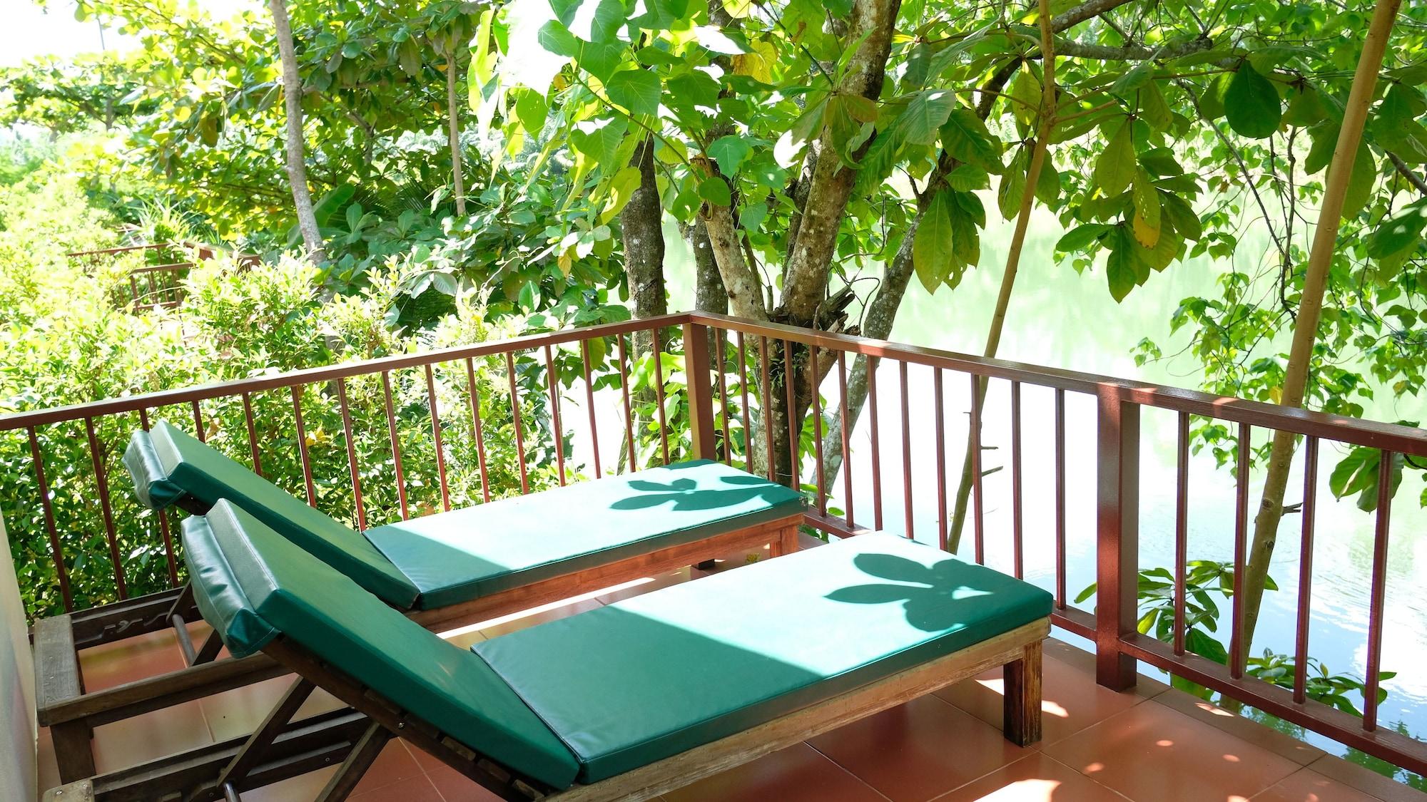 Khao Lak Golden Coconut Hotell Exteriör bild