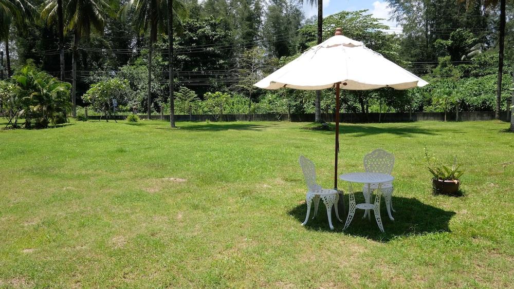 Khao Lak Golden Coconut Hotell Exteriör bild