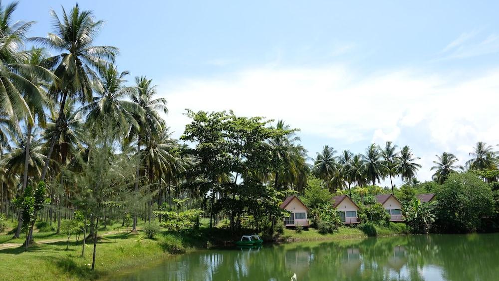 Khao Lak Golden Coconut Hotell Exteriör bild