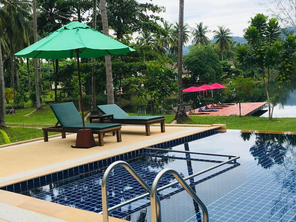 Khao Lak Golden Coconut Hotell Exteriör bild