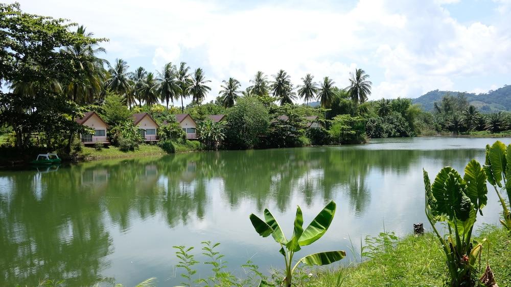 Khao Lak Golden Coconut Hotell Exteriör bild
