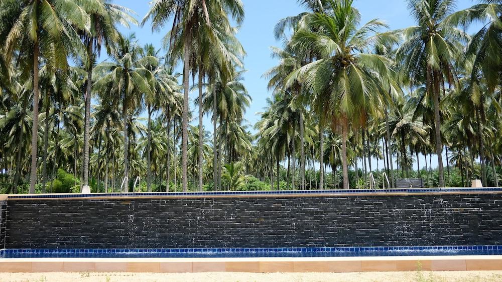 Khao Lak Golden Coconut Hotell Exteriör bild