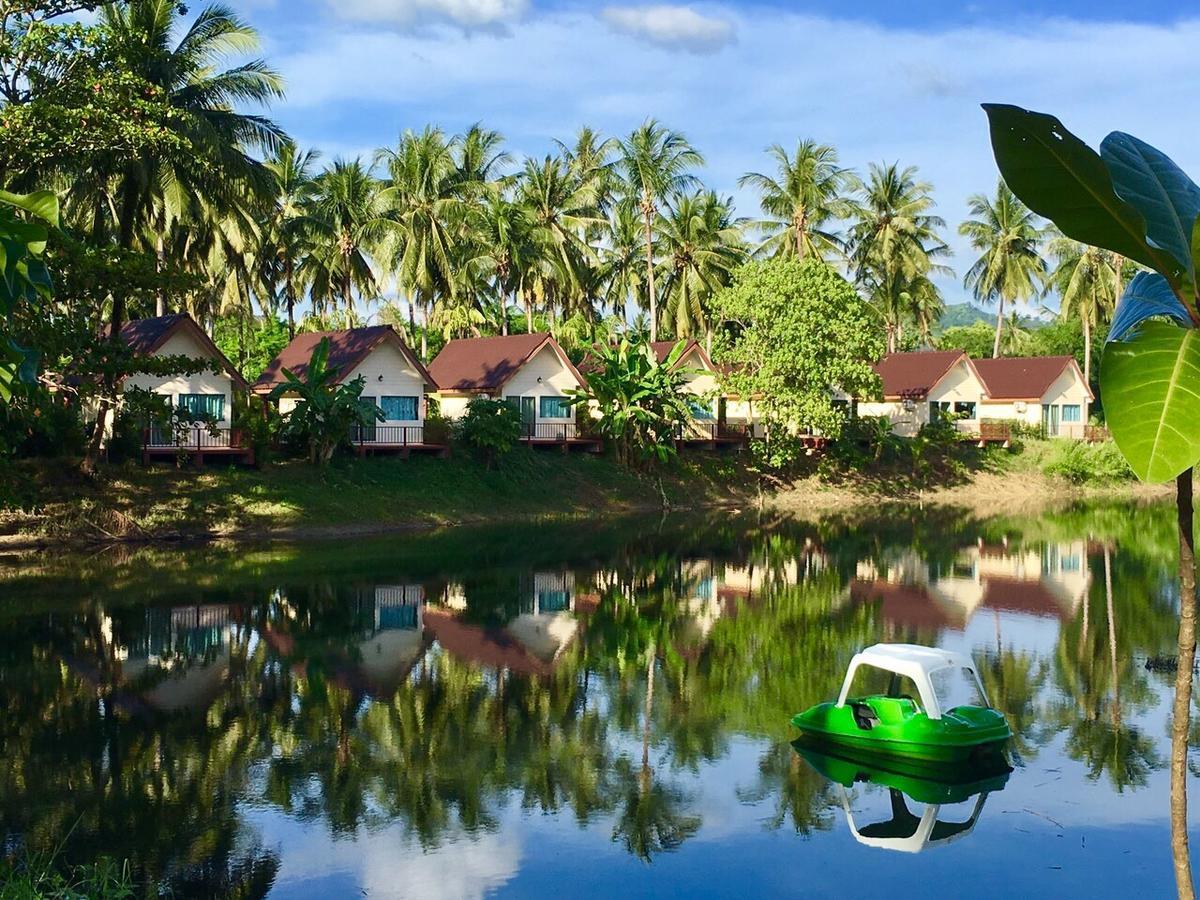 Khao Lak Golden Coconut Hotell Exteriör bild