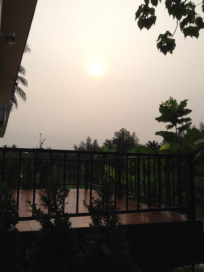 Khao Lak Golden Coconut Hotell Exteriör bild