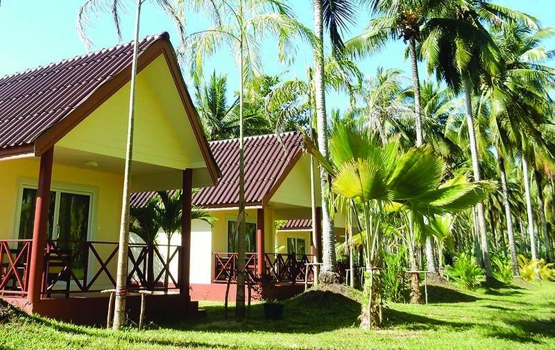Khao Lak Golden Coconut Hotell Exteriör bild