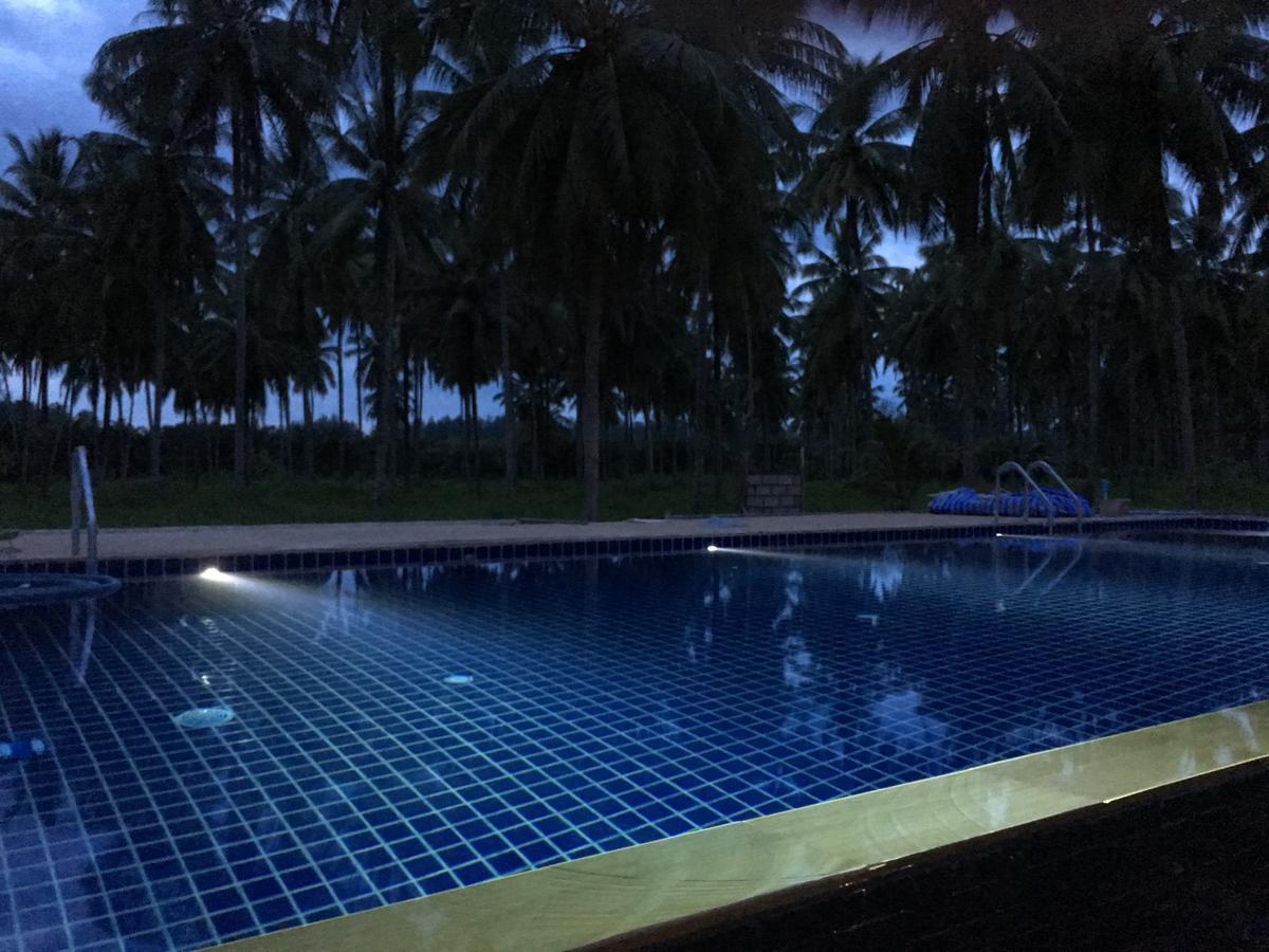 Khao Lak Golden Coconut Hotell Exteriör bild