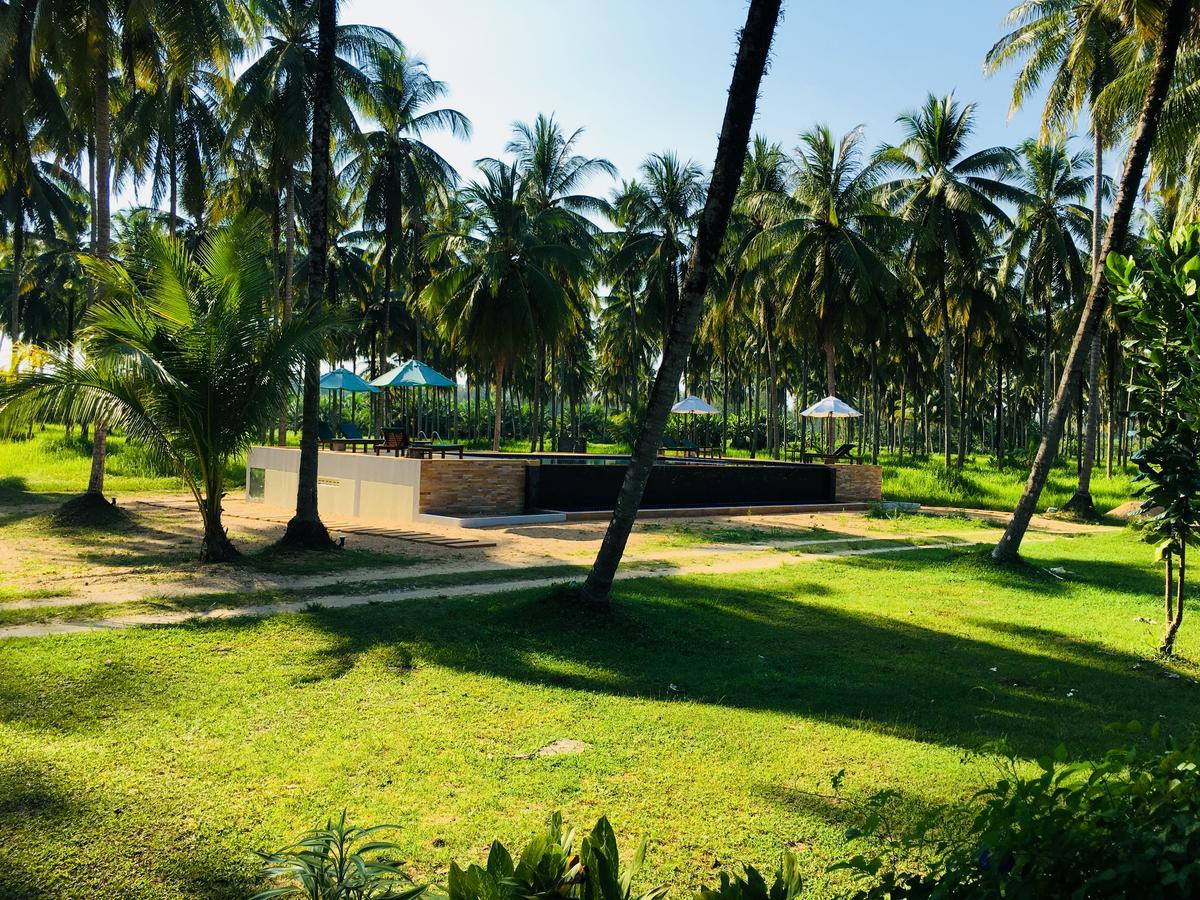 Khao Lak Golden Coconut Hotell Exteriör bild