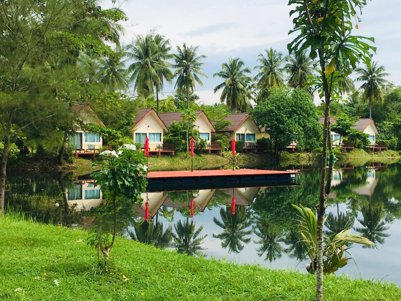 Khao Lak Golden Coconut Hotell Exteriör bild