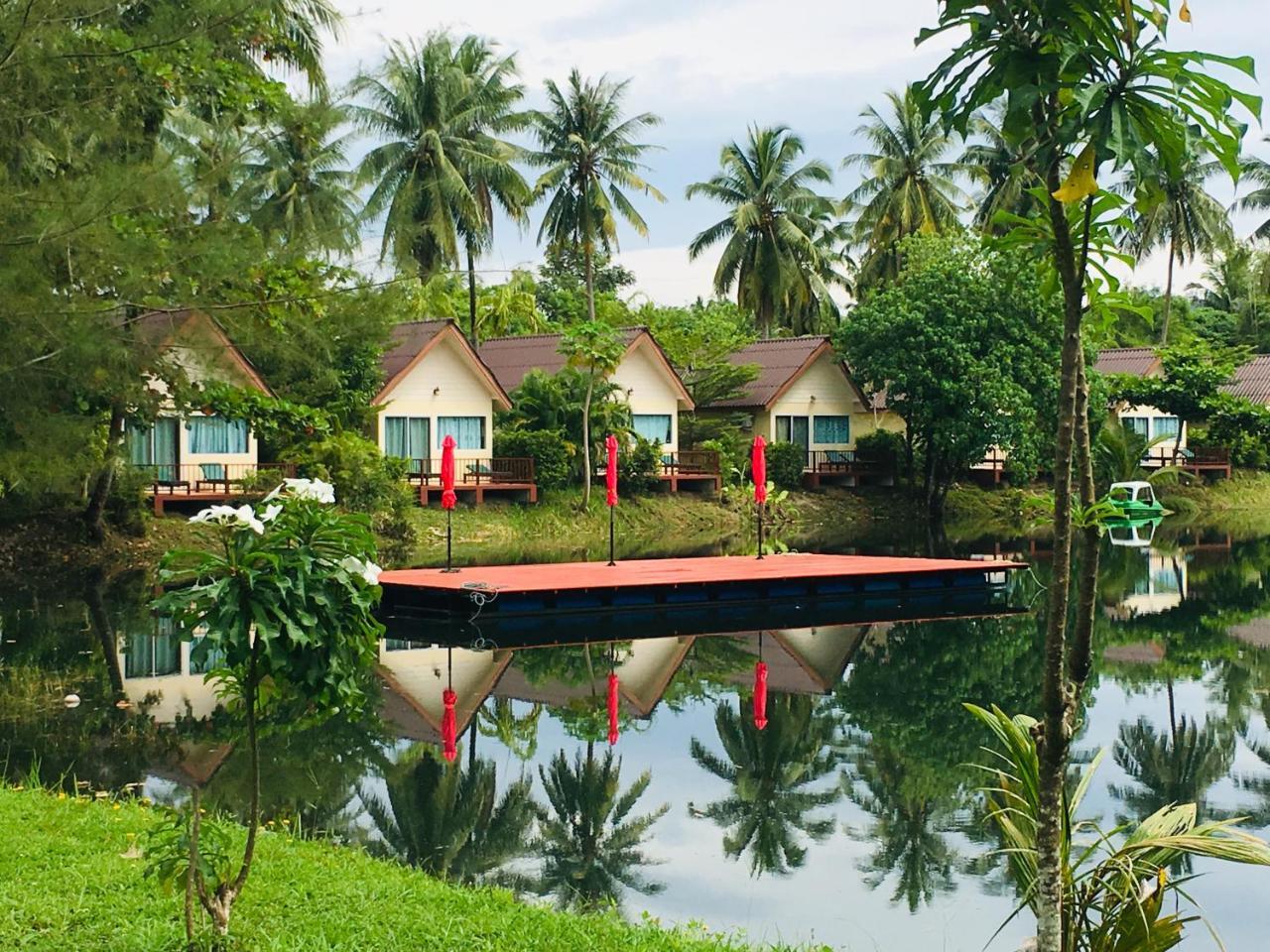 Khao Lak Golden Coconut Hotell Exteriör bild